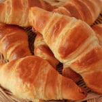 Prancis: “Croissant: Simbol Kelezatan dan Elegansi Kuliner Prancis”