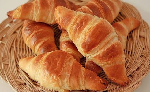 Prancis: “Croissant: Simbol Kelezatan dan Elegansi Kuliner Prancis”